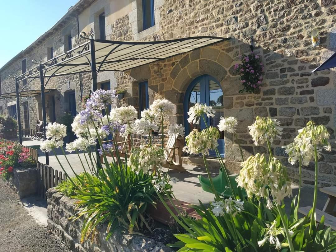 Le Douetaux Chambres D'Hotes La Baussaine ภายนอก รูปภาพ